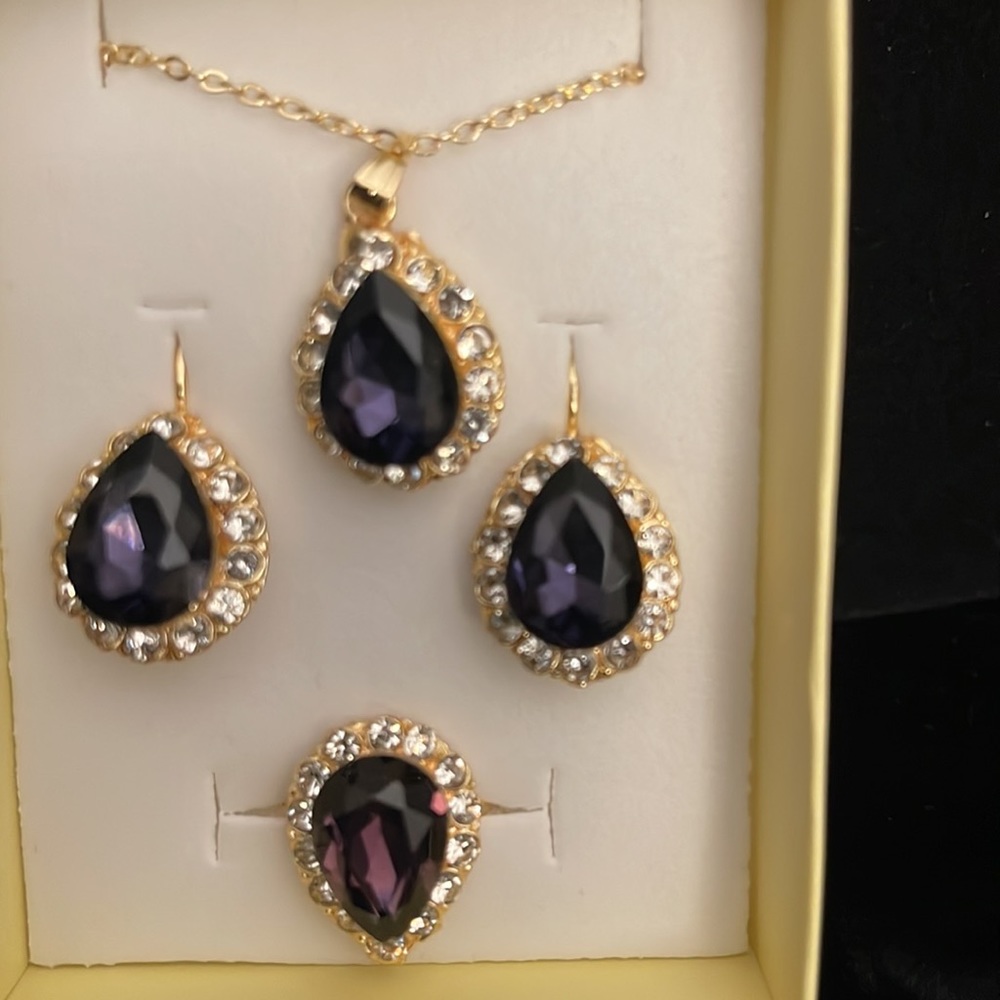 Jewelry Set - Picture 2 of 2
